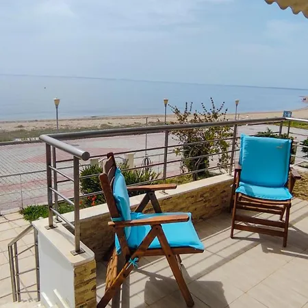 מלון Porto Maria Beachfront House