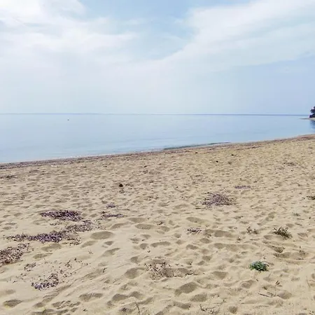 Porto Maria Beachfront House מלון